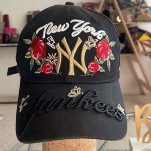 New York hat with detail embroidered.